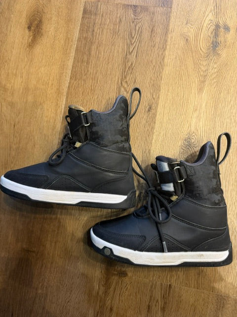 2nd Hand Gooey Wakeboard System Boot