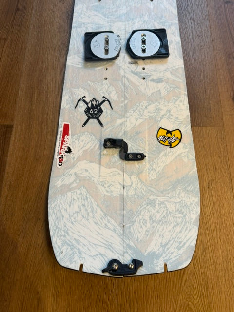 2nd Hand Solution Mens Splitboard + Jones Nomad Pro Skins