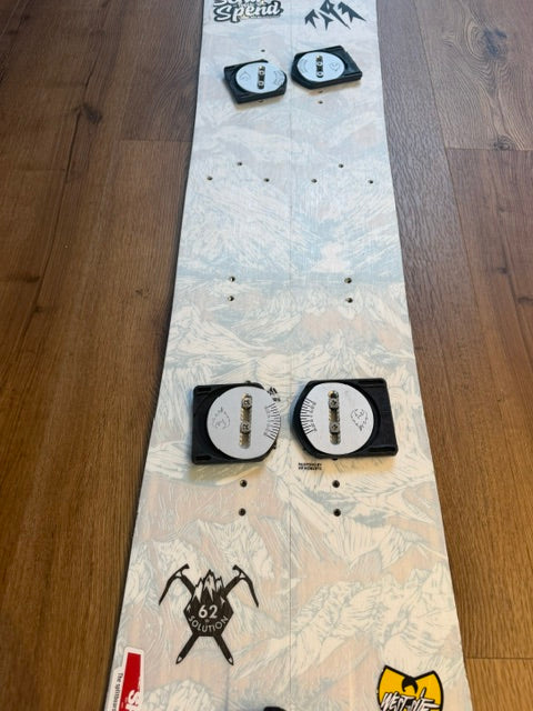 2nd Hand Solution Mens Splitboard + Jones Nomad Pro Skins