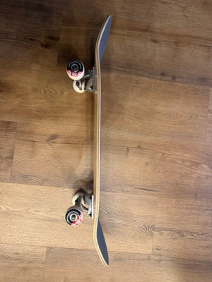 8.125" Blanco Custom Skateboard Complete