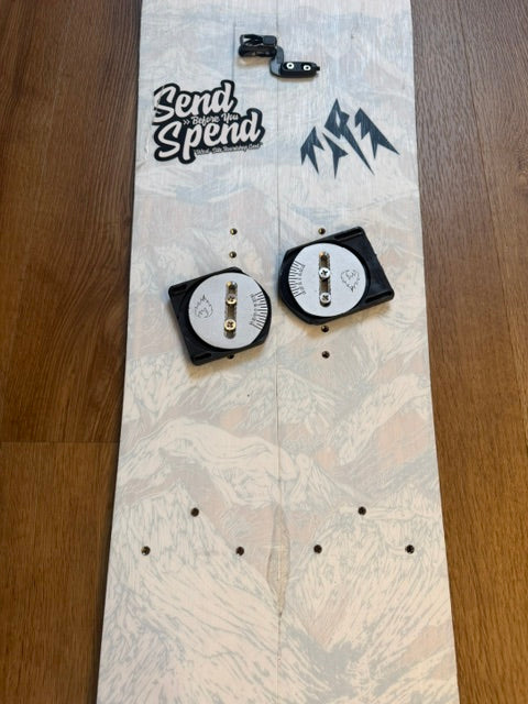 2nd Hand Solution Mens Splitboard + Jones Nomad Pro Skins