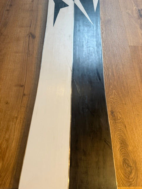 2nd Hand Solution Mens Splitboard + Jones Nomad Pro Skins