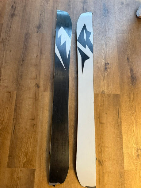 2nd Hand Solution Mens Splitboard + Jones Nomad Pro Skins