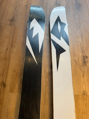 2nd Hand Solution Mens Splitboard + Jones Nomad Pro Skins