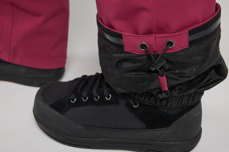 Women's Sassy Hot Snowboard Bib 2026