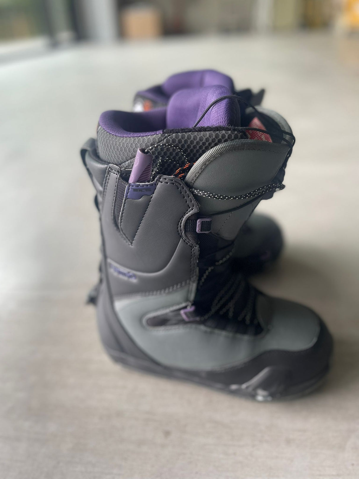 Women's Nitro Cave TLS  - 2nd Hand Snowboard Boots